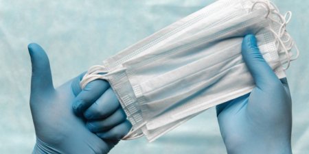 Эксперты объяснили, какие перчатки лучше всего защищают от коронавируса