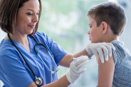 В России приостановлена вакцинация из-за коронавирусной инфекции